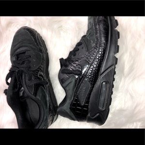 Black Nike airmax